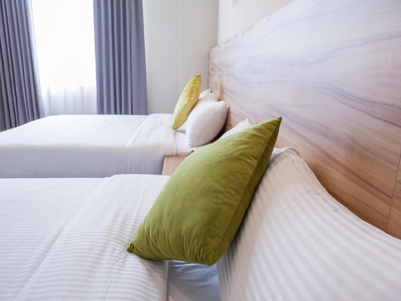 Rainbow Hotel Манонг Екстериор снимка