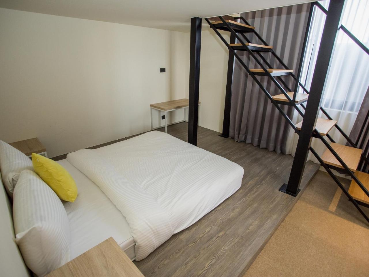 Rainbow Hotel Манонг Екстериор снимка